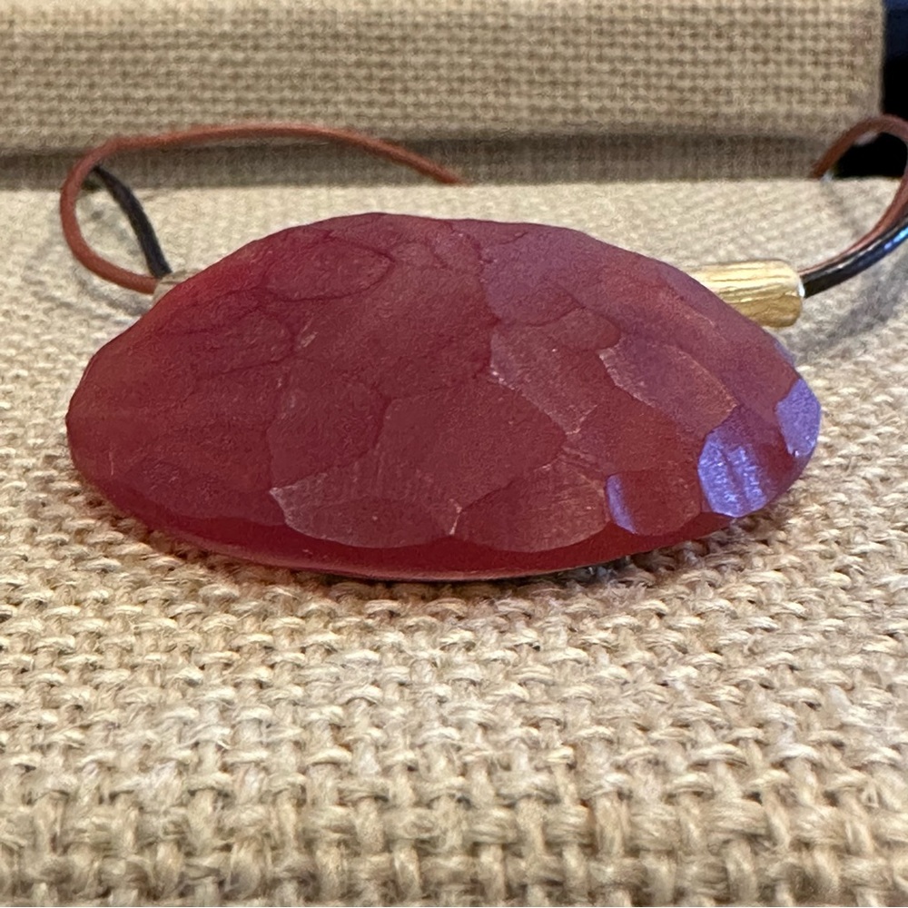 Chico’s Necklace-Burnt orange & gold tone carved pendant w/ faux leather chain - Picture 6 of 12